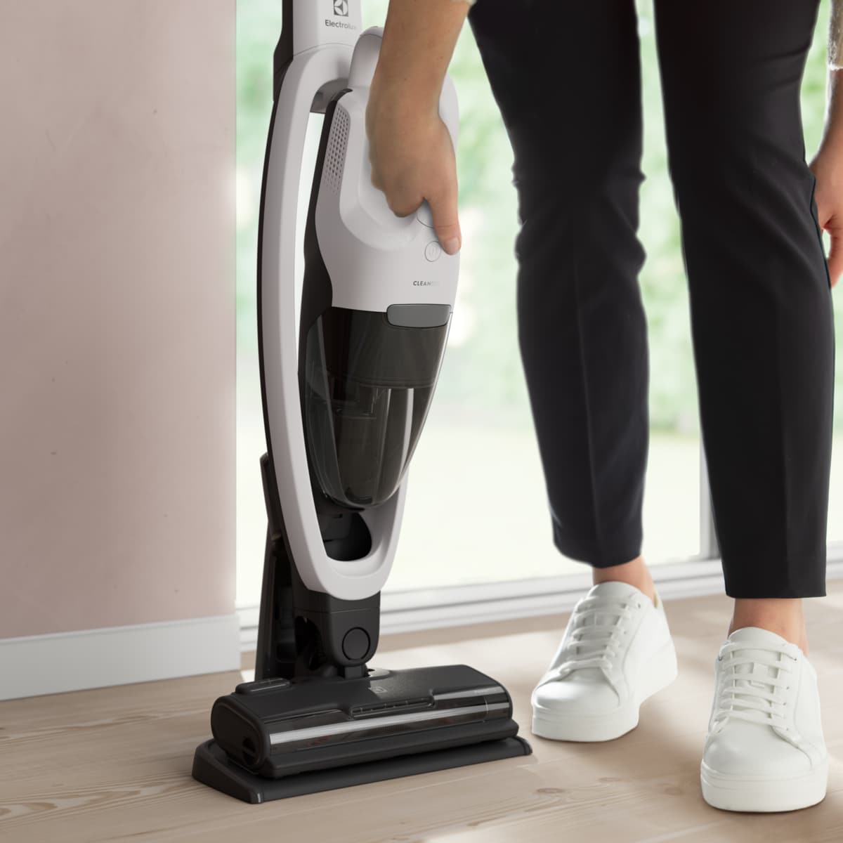 Electrolux - Aspirator vertical fără fir - ES52CB18SH