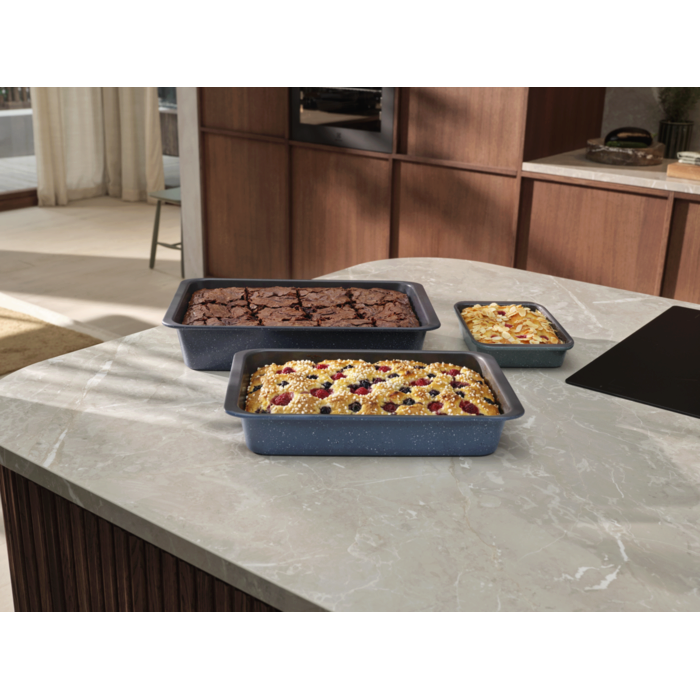 Versatile, non-stick Easy2Clean Rectangular 3-Pan Set.