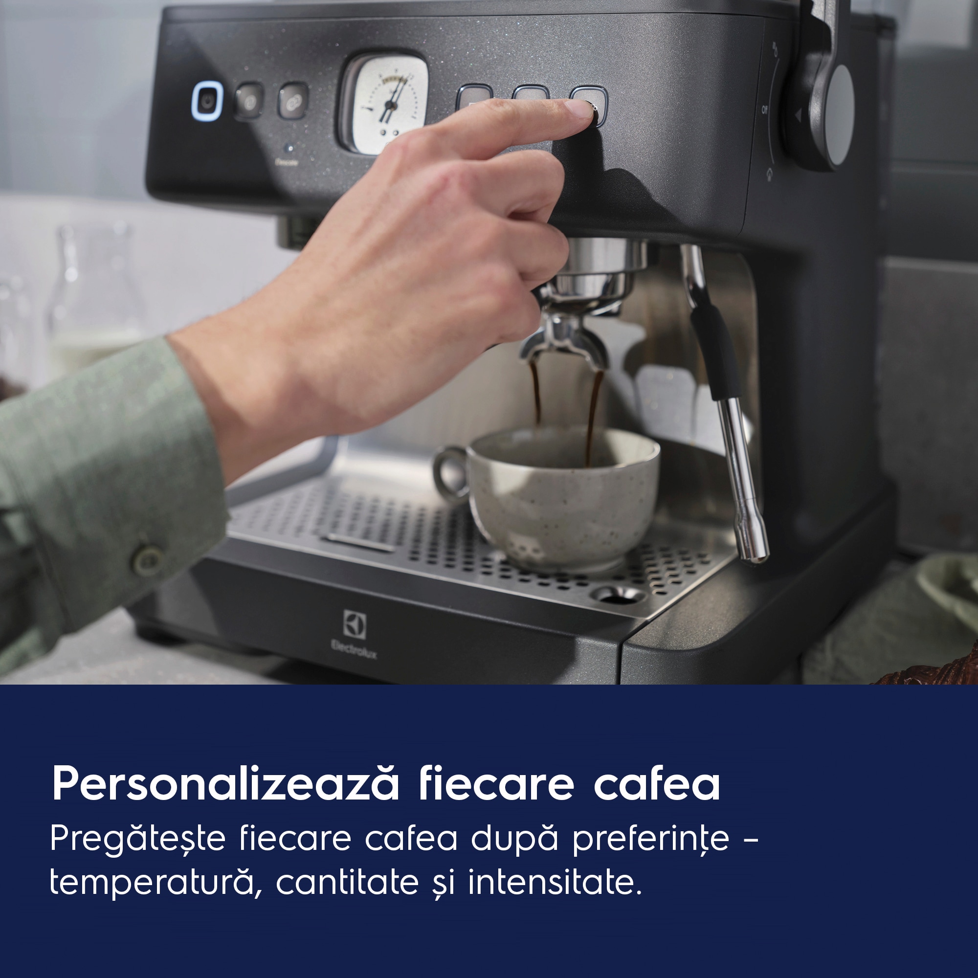 Electrolux - Aparat de cafea - E8EC1-8BP