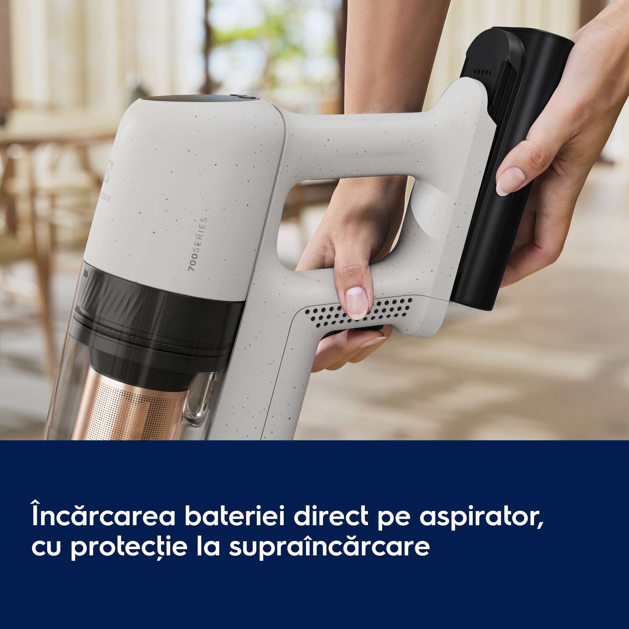 Încărcarea bateriei direct pe aspirator, cu protecţie la supraîncărcare