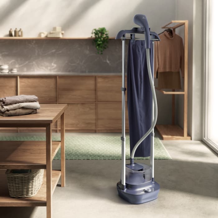 Electrolux - Aparat de călcat vertical cu abur - E7US1-4MN