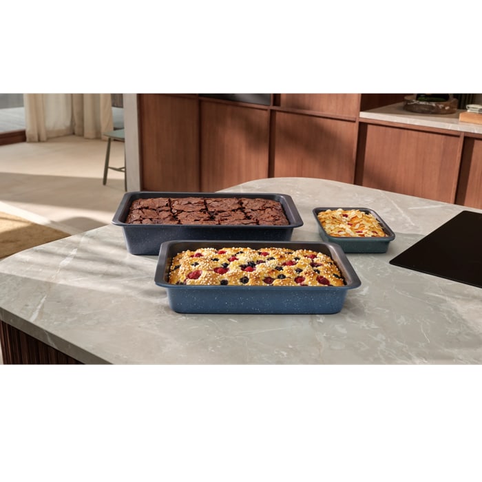 Versatile, non-stick Easy2Clean Rectangular 3-Pan Set.