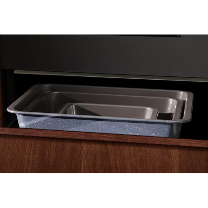 Image showign storage possibilities of stackign trays