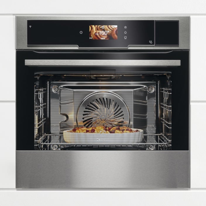 Alimente gatite in vid intr-un cuptor cu abur Electrolux