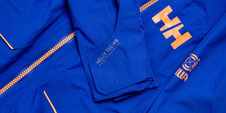 Un prim plan cu o jachetă de schi