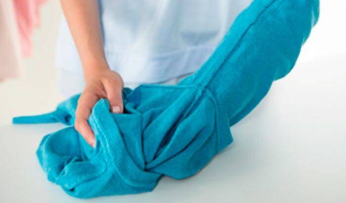 articol de imbracaminte albastru