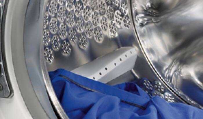 interiorul unei masini de spalat rufe