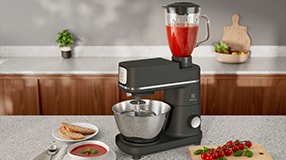 Descoper&#x103; gama de electrocasnice mici pentru buc&#x103;t&#x103;ria ta Electrolux