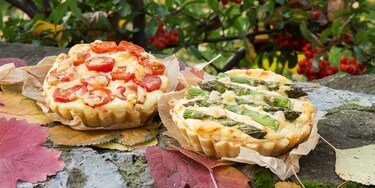 mini tarte cu sparanghel si ricotta