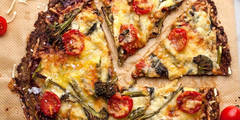 Pizza vegana cu kale si quinoa
