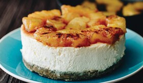 cheesecake cu cocos si ananas caramelizat