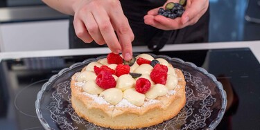 dacquoise cu fructe si crema de patiserie