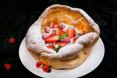 popover dulce cu frisca si fructe proaspete